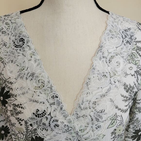 H&M 10 Babydoll Pullover 3/4 Sleeve Lace V-Neck Chiffon Blouse Top Black White - Picture 2 of 16